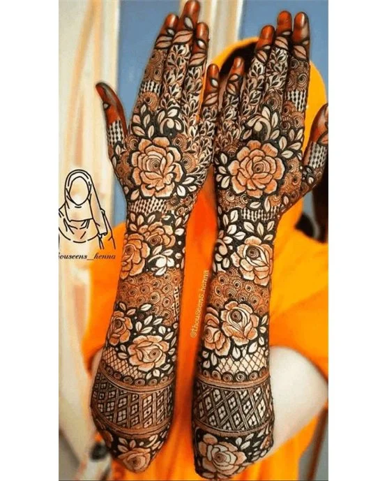 Peacock Inspired Curvy Modern Full Hand Mehndi Design